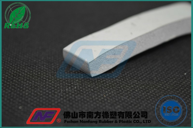 如何解決硅膠發(fā)泡密封條發(fā)泡孔不足問題？